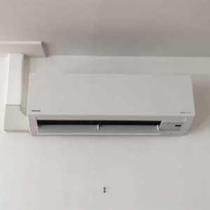 élément de climatisation installé dans un appartement de villeurbanne