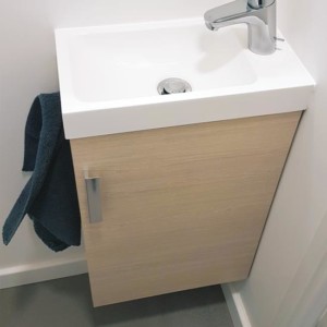 Un lave-mains installé les toilettes d'un appartement de Tassin