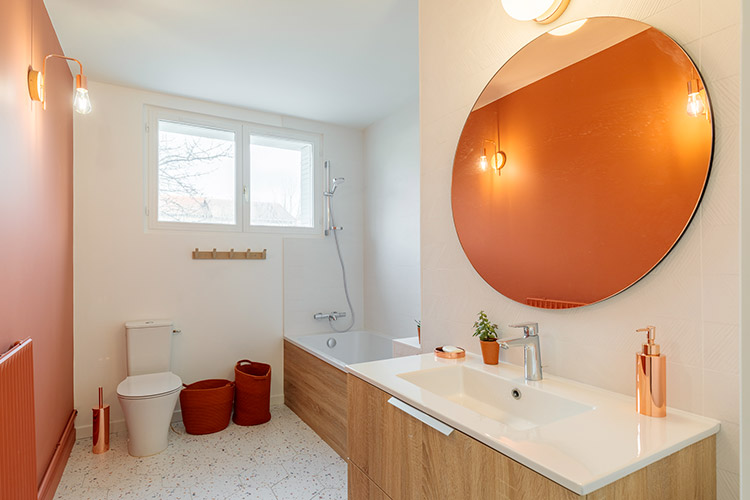 Rénovation d'une salle de bain à Ecully : vue généréale